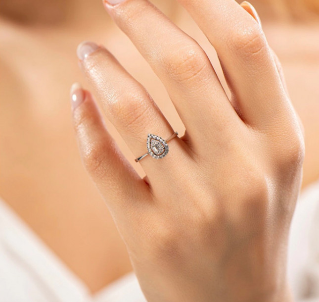 Çift Sıra Pırlanta Taşlı Baget Yüzük